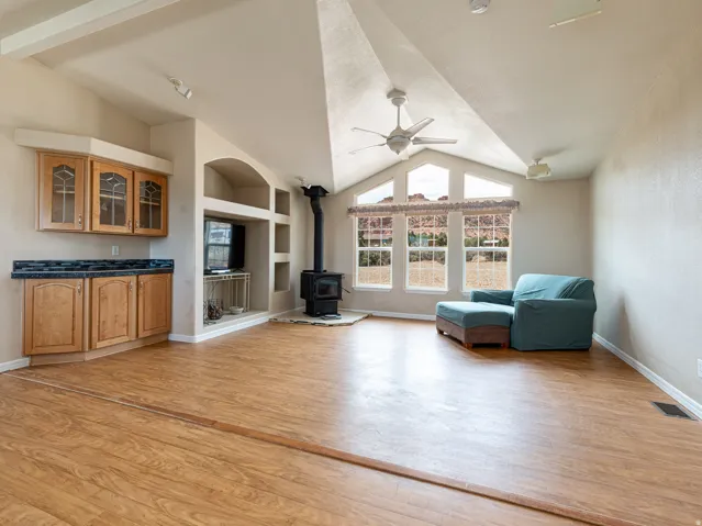 Spacious living room