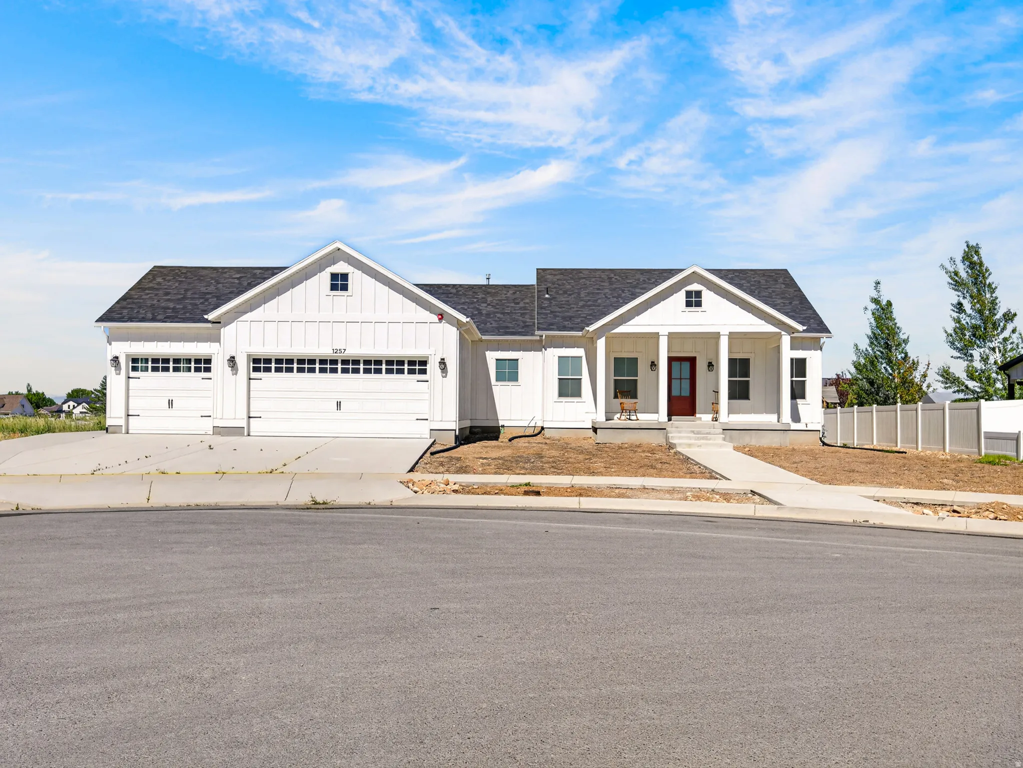 Beautiful farmhouse-style new home in Mapleton