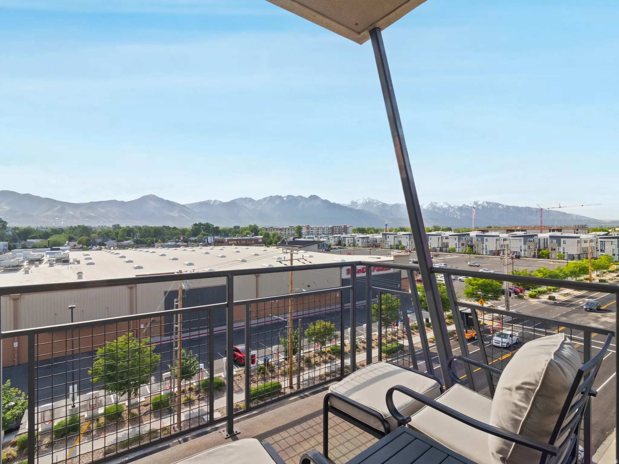 Private balcony featuring a metal railing and expansive mountain backdrop