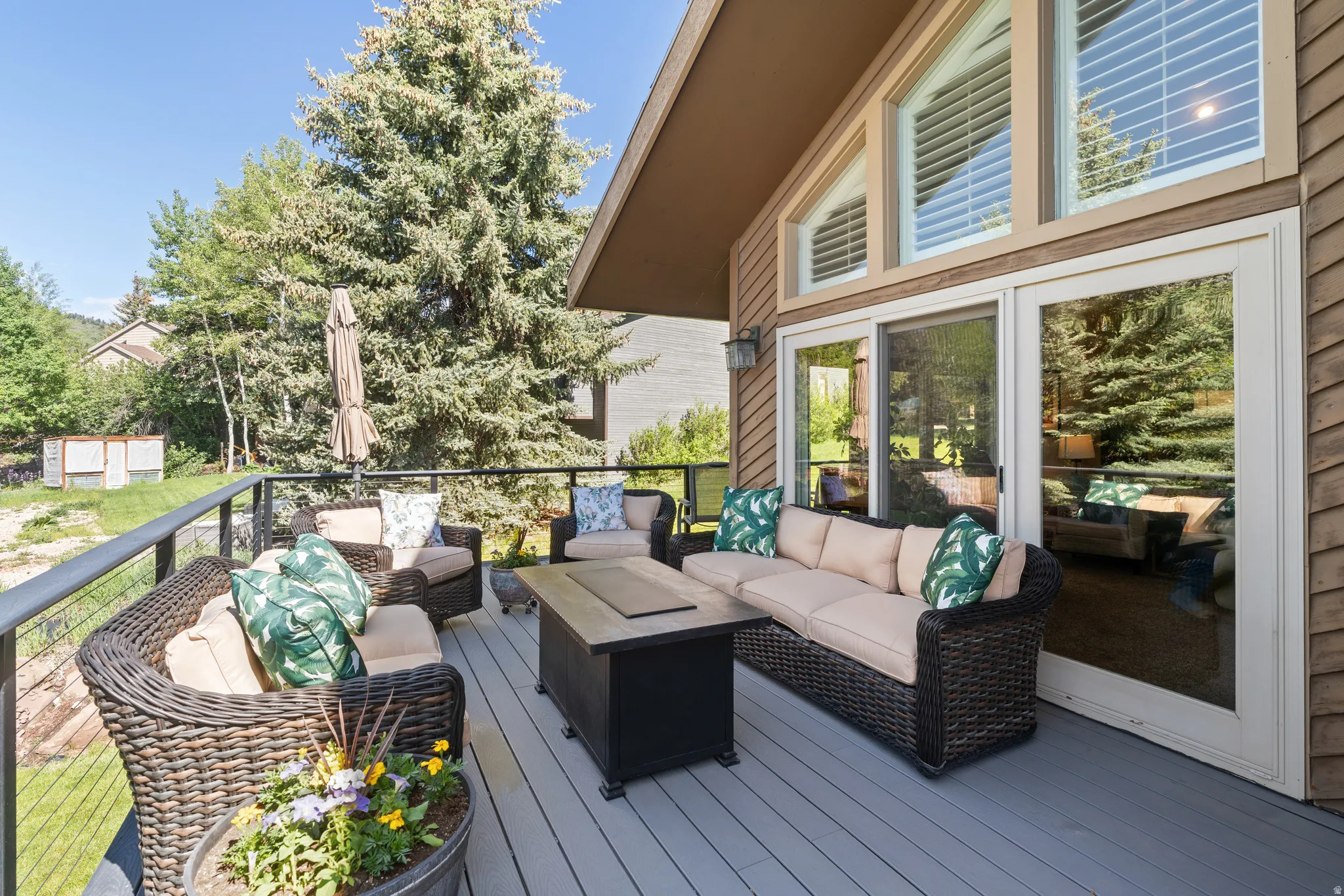 Expansive outdoor deck featuring wood-finish flooring and a cable railing system