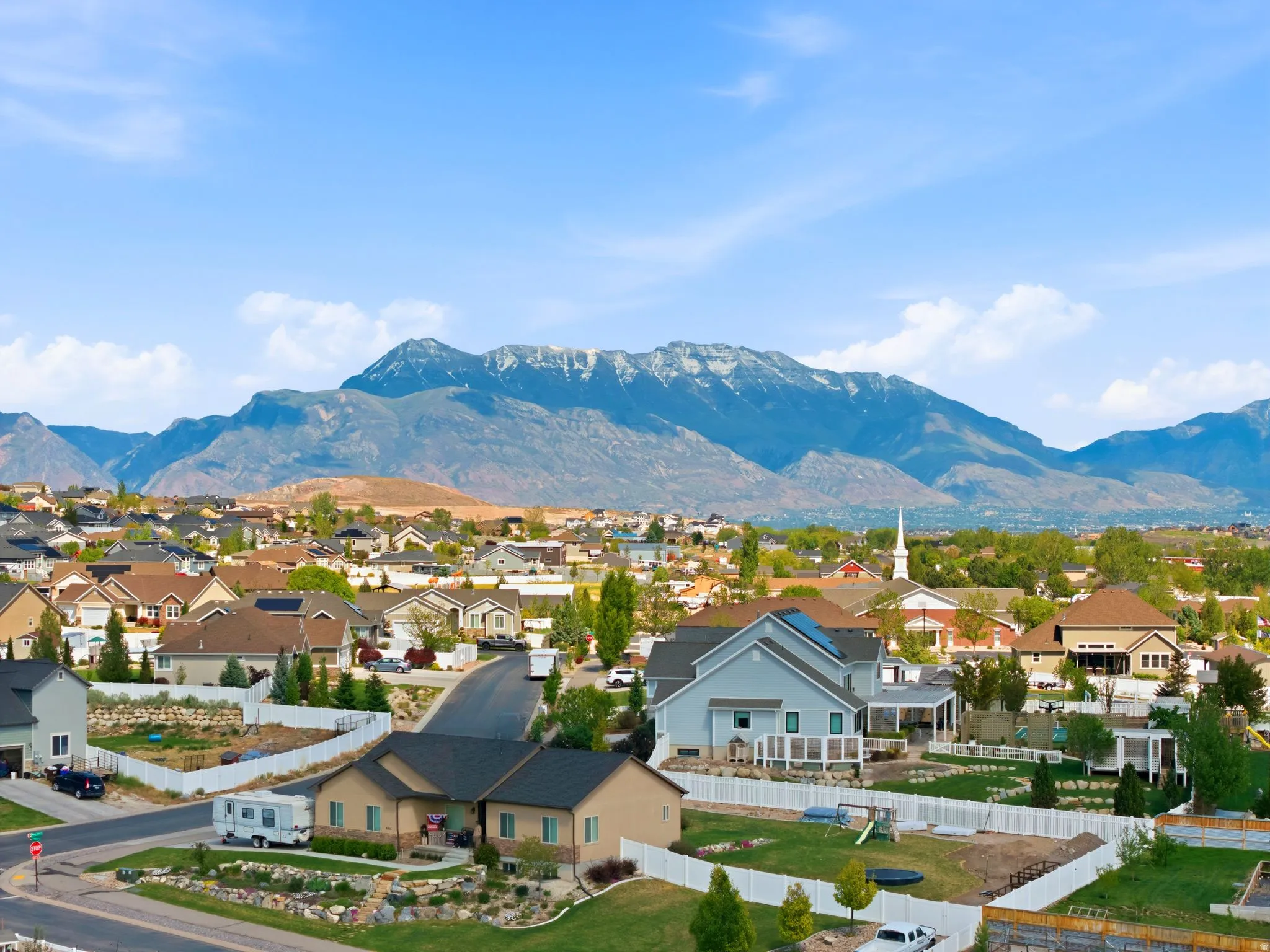 Expansive neighborhood featuring varied architectural styles and mature landscaping