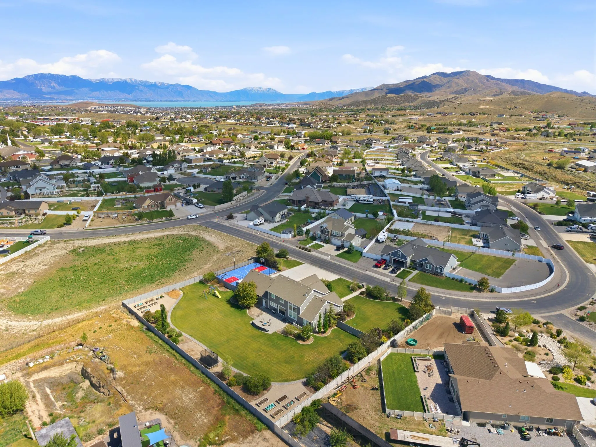 Expansive residential area featuring a curvilinear street layout and individual homes