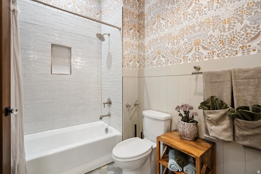 BASEMENT Bathroom featuring a tub/shower combination with white subway tile surround and integrated niche
