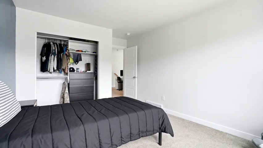 Image quality insufficient for description