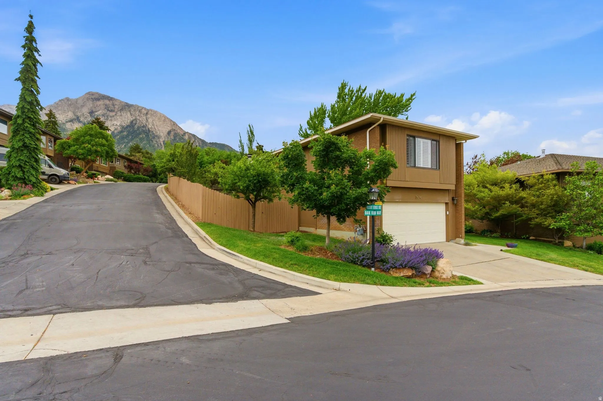 Private corner lot