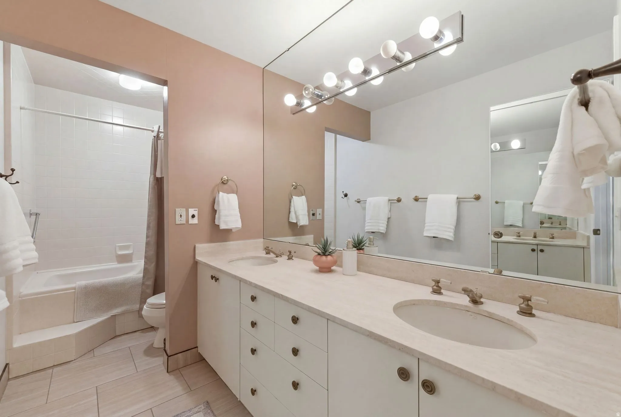 Primary suite