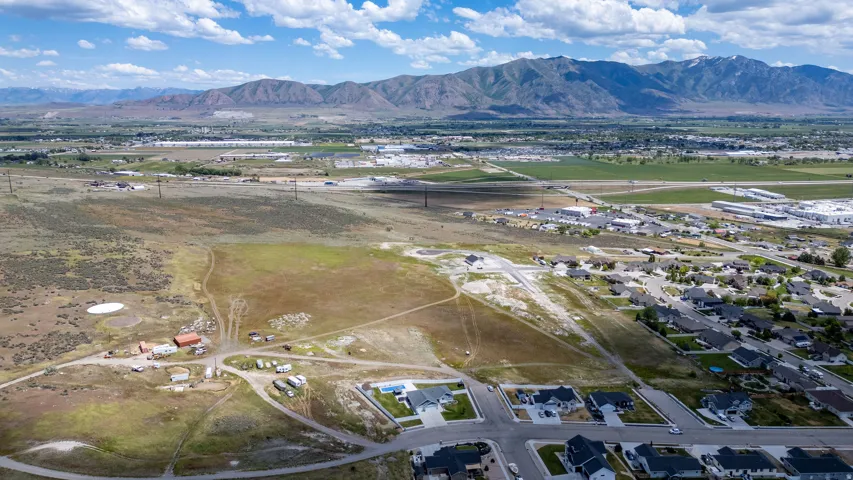 Expansive parcel featuring undeveloped land and distant mountain ranges