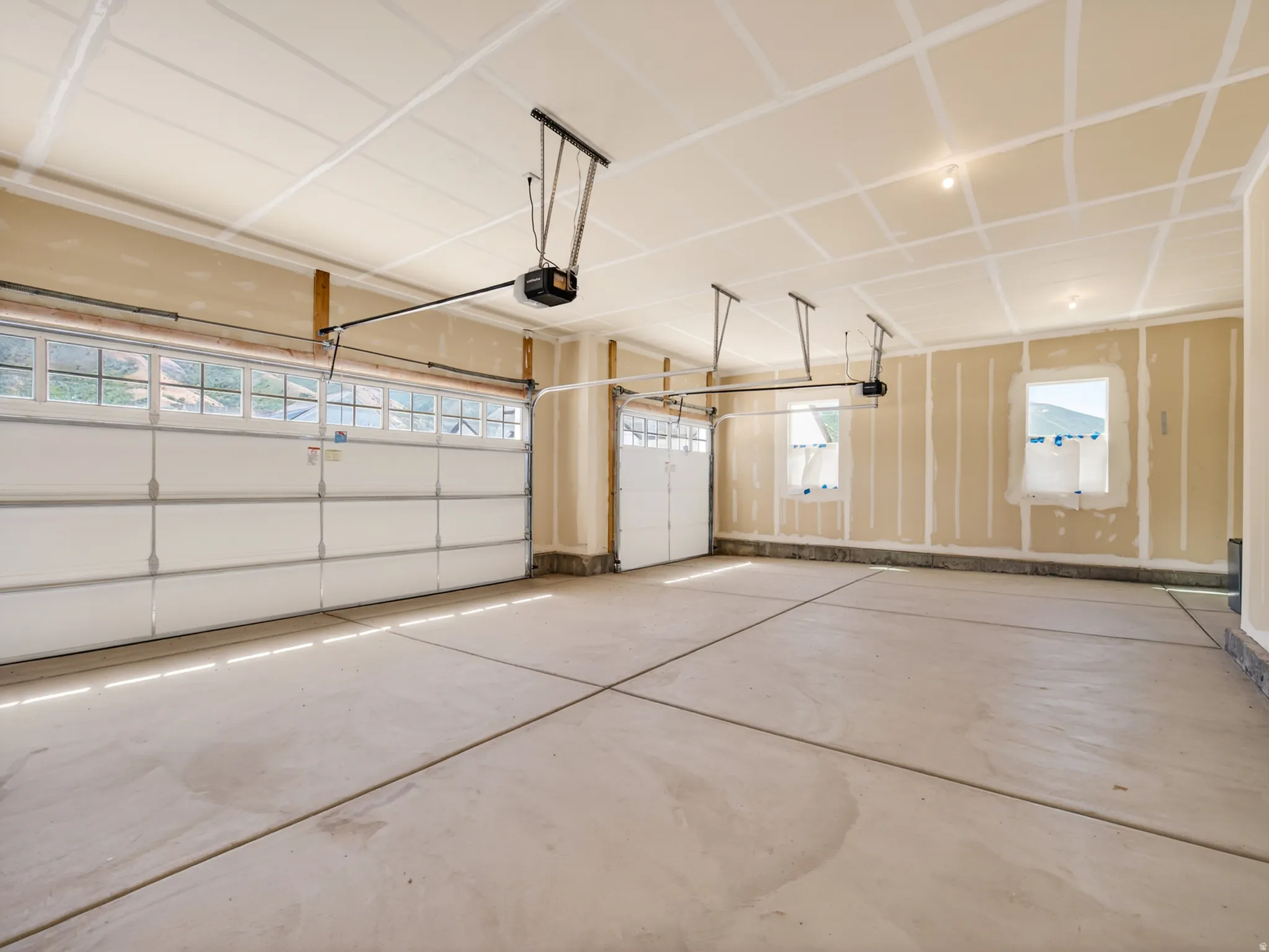 Huge 3-car garage