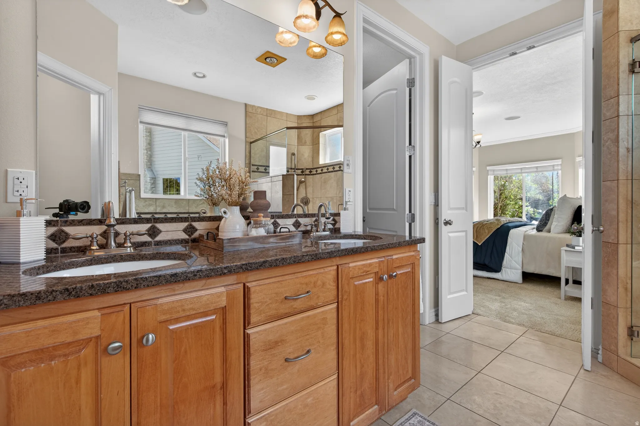 Double vanity with undermount sinks and granite-style countertop