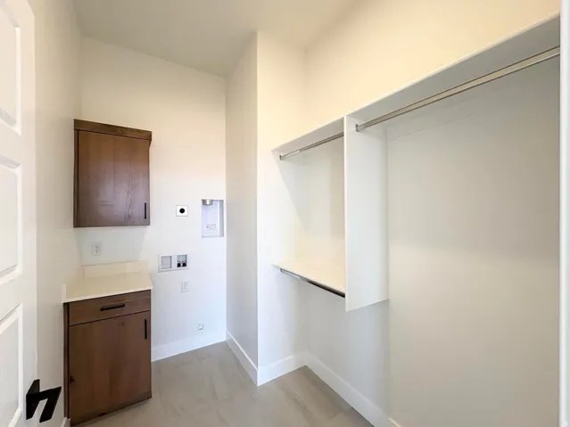 Casita closet and laundry hookup