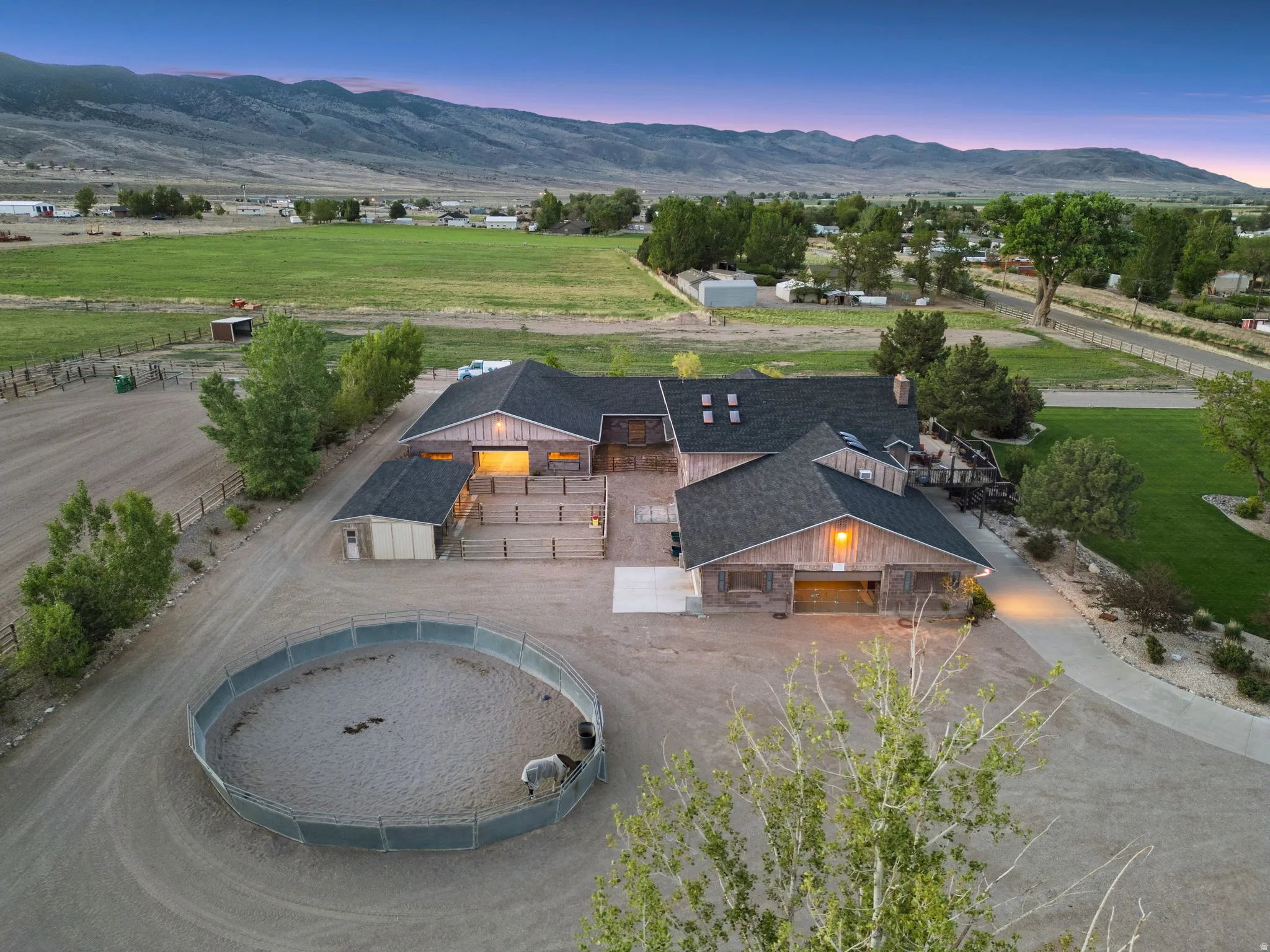 Main Residence, Main Breeding / Veterinary Barn, Stallion / Back Barn, Stallion Stalls, Runs & Round Pen