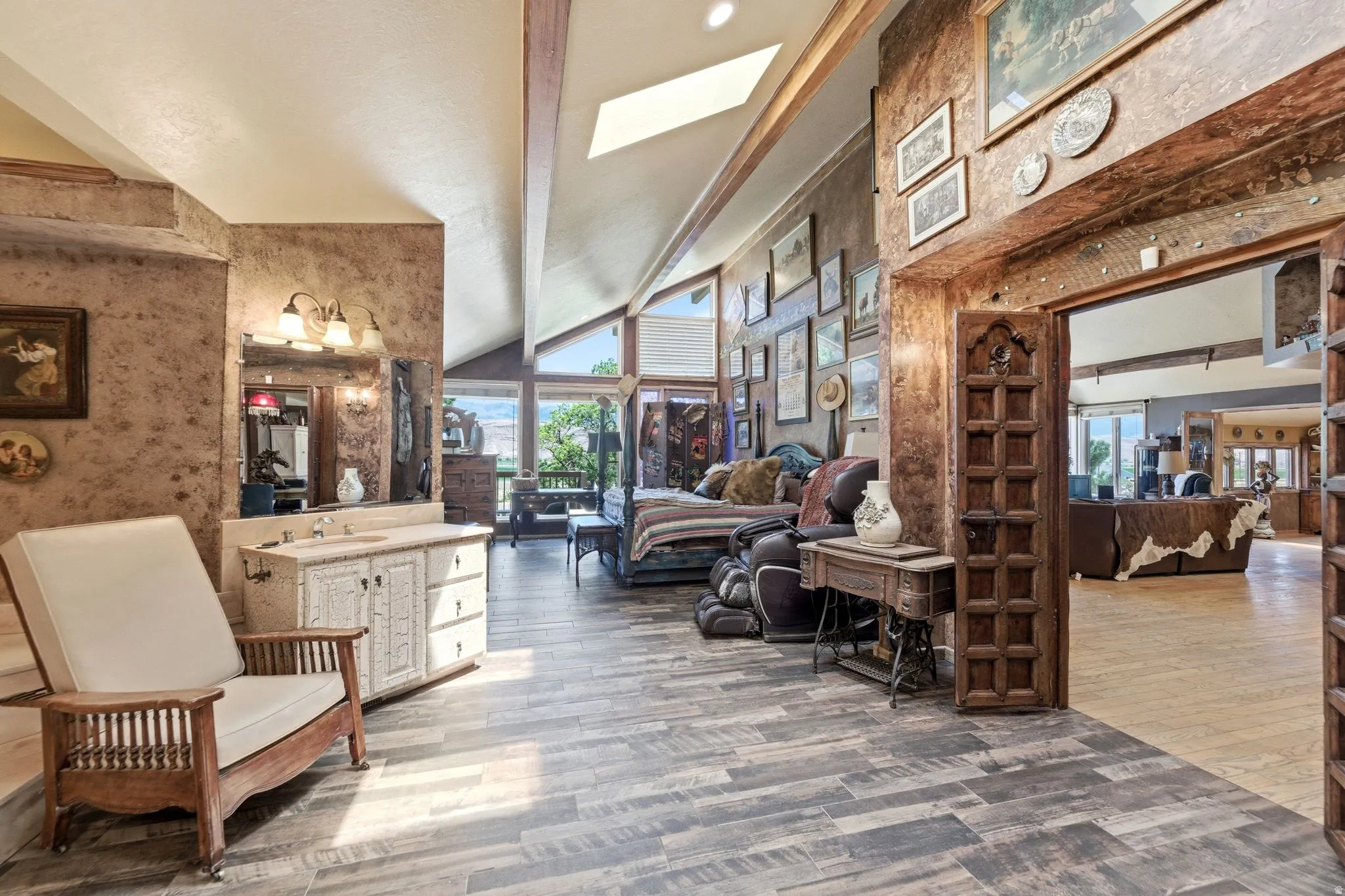Main Residence- Primary Suite