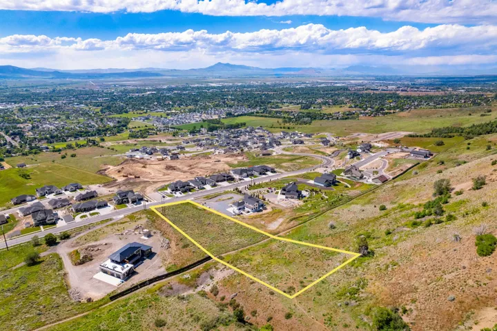 Expansive undeveloped lot featuring a sloped terrain