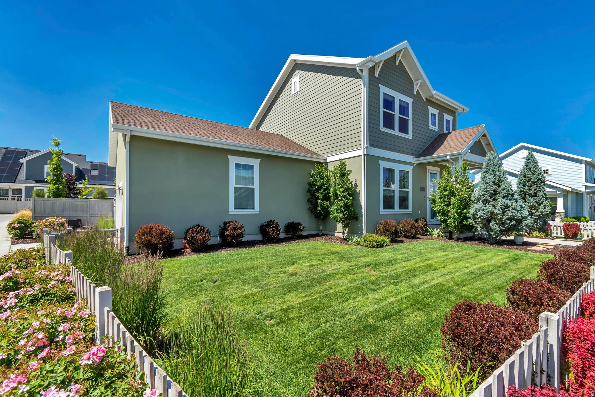How many cartwheels could you do across this lawn? Try it and let us know!