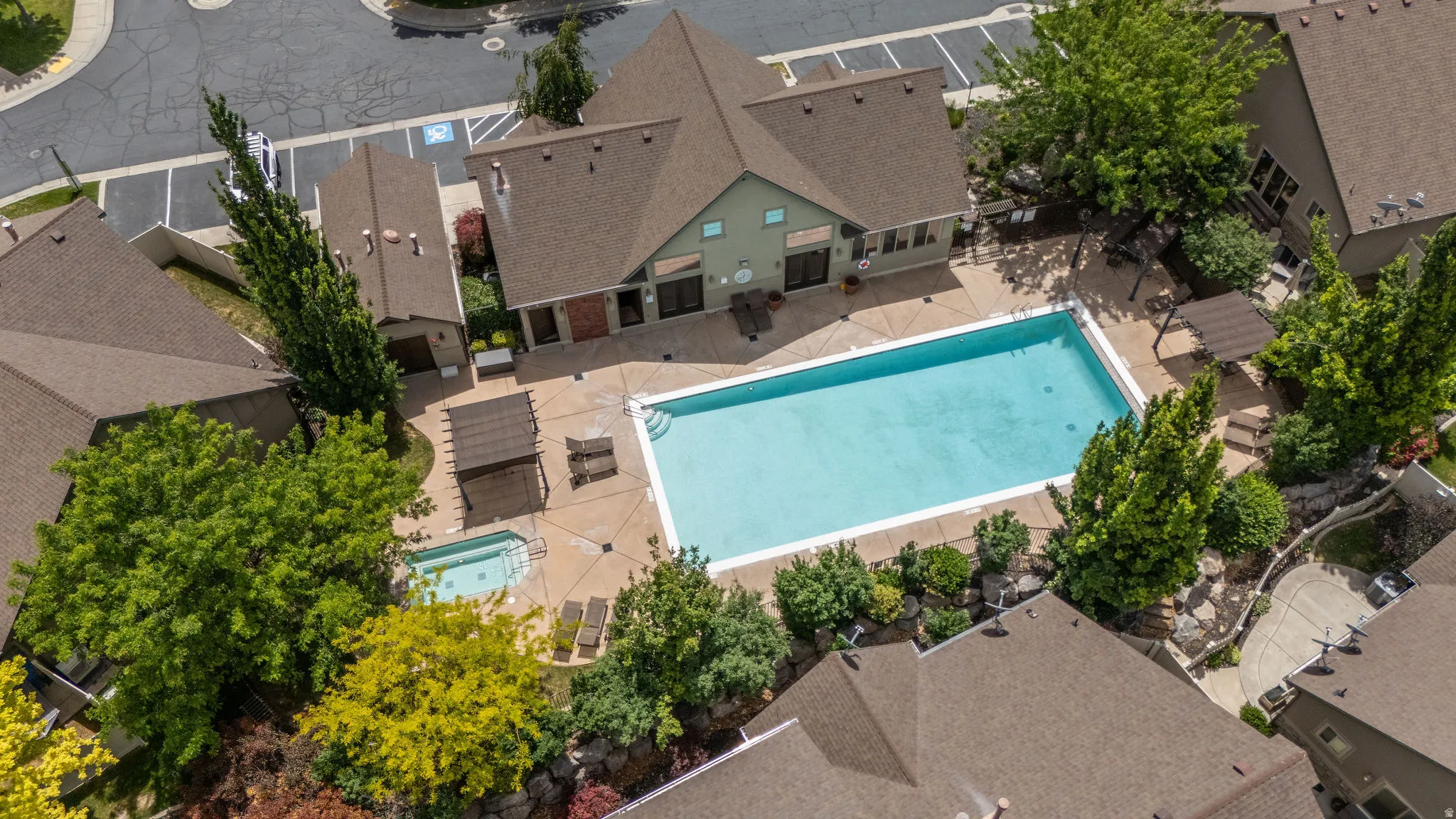 Sparkling pool, separate hot tub, pergola shading, lounge areas, and a well-appointed clubhouse. This amenity package does not disappoint.