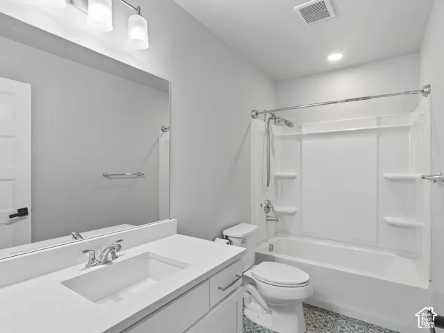 Second floor full bath