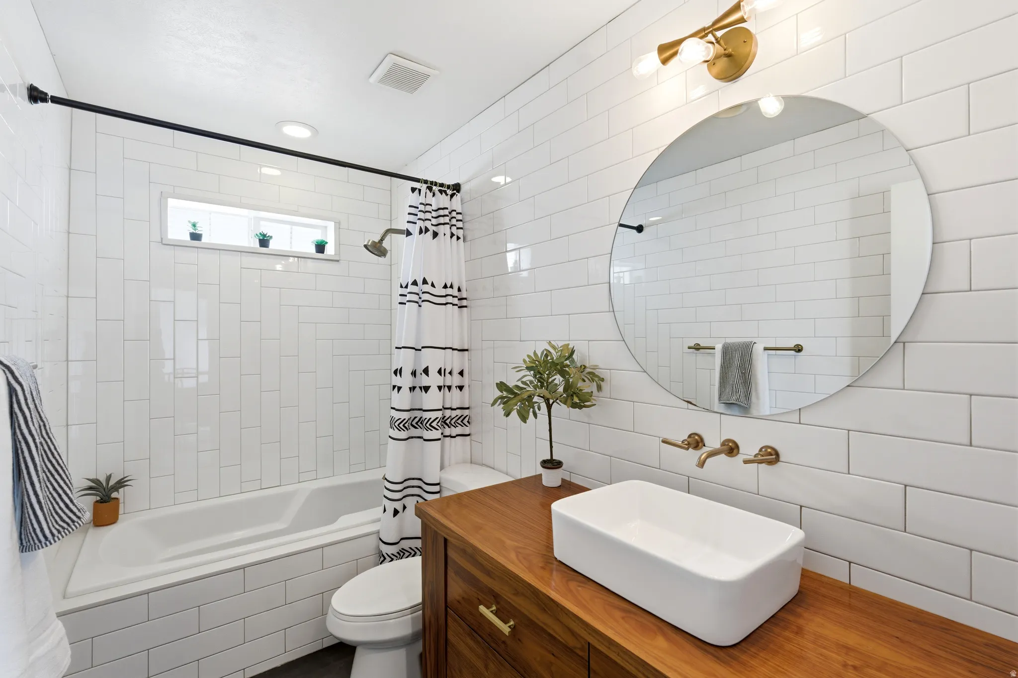 2nd floor Full Bath
