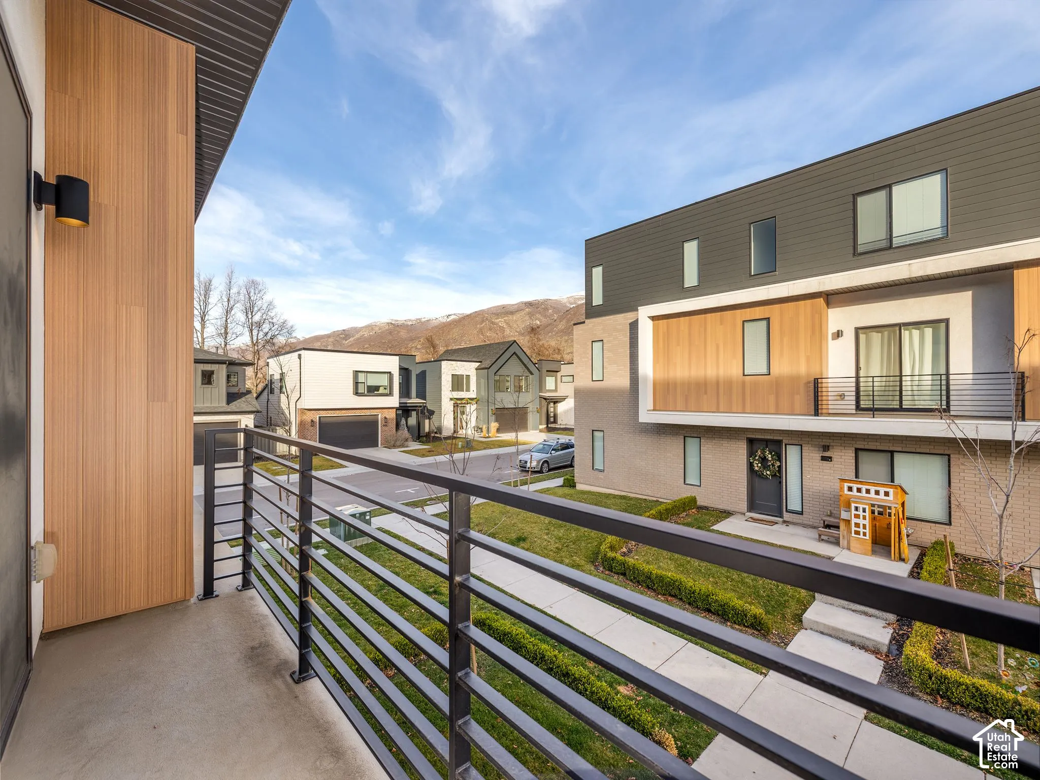 Private balcony featuring a concrete surface and horizontal slat railing