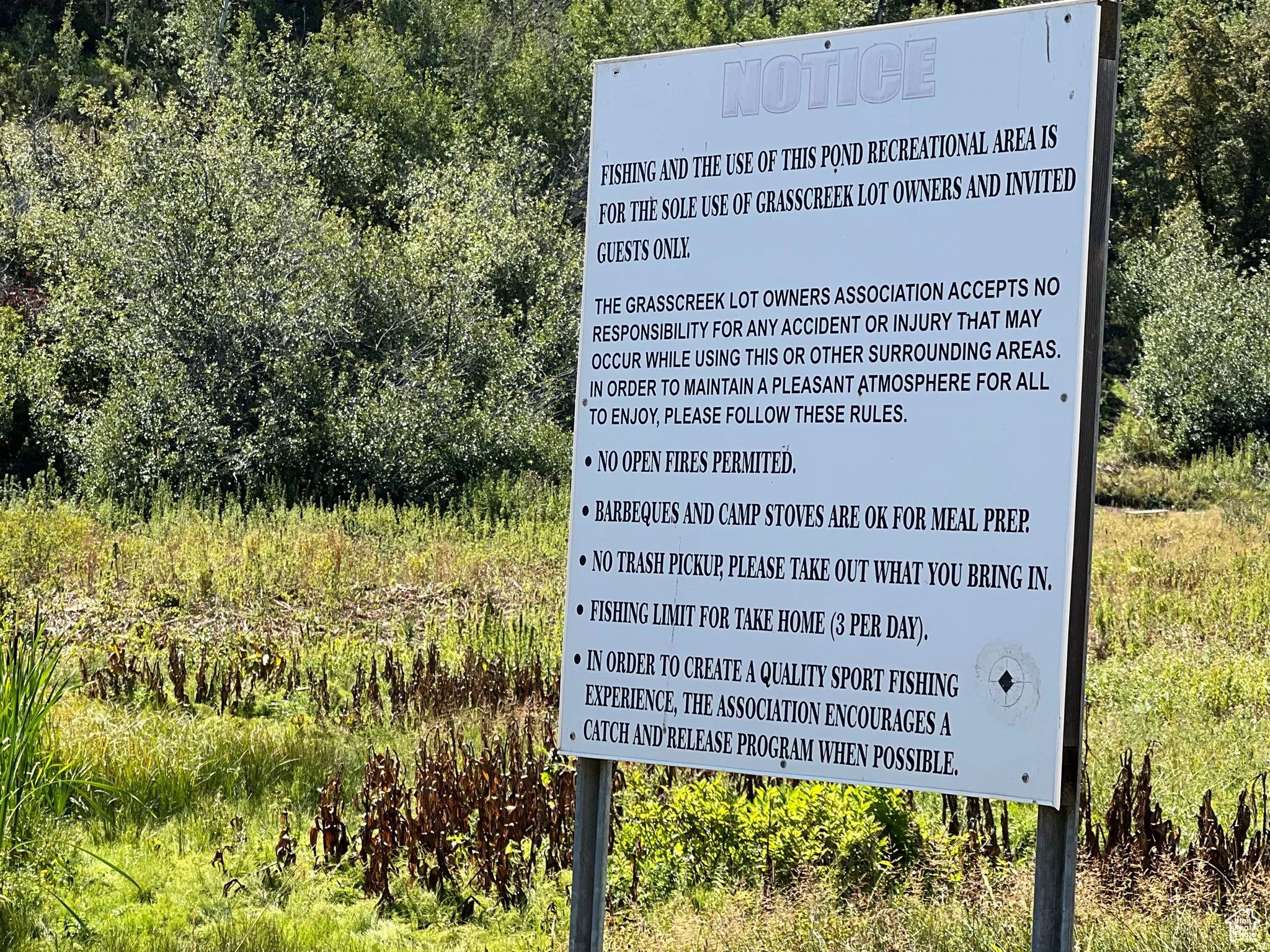 HOA Pond Signage