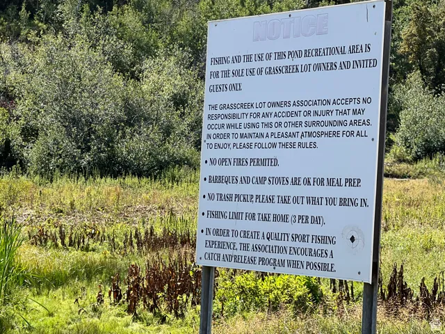 HOA Pond Signage