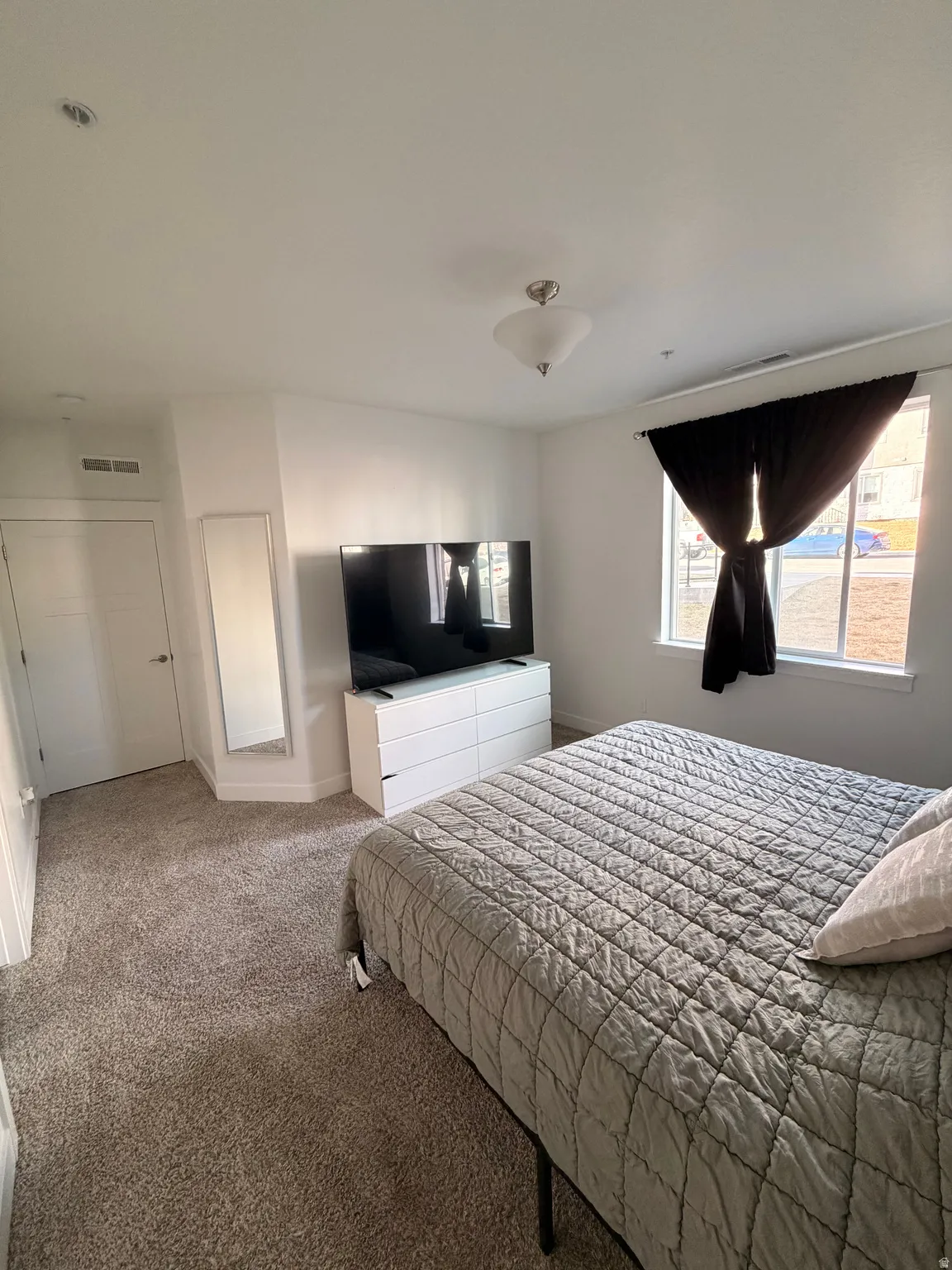 Neutral tone carpet flooring