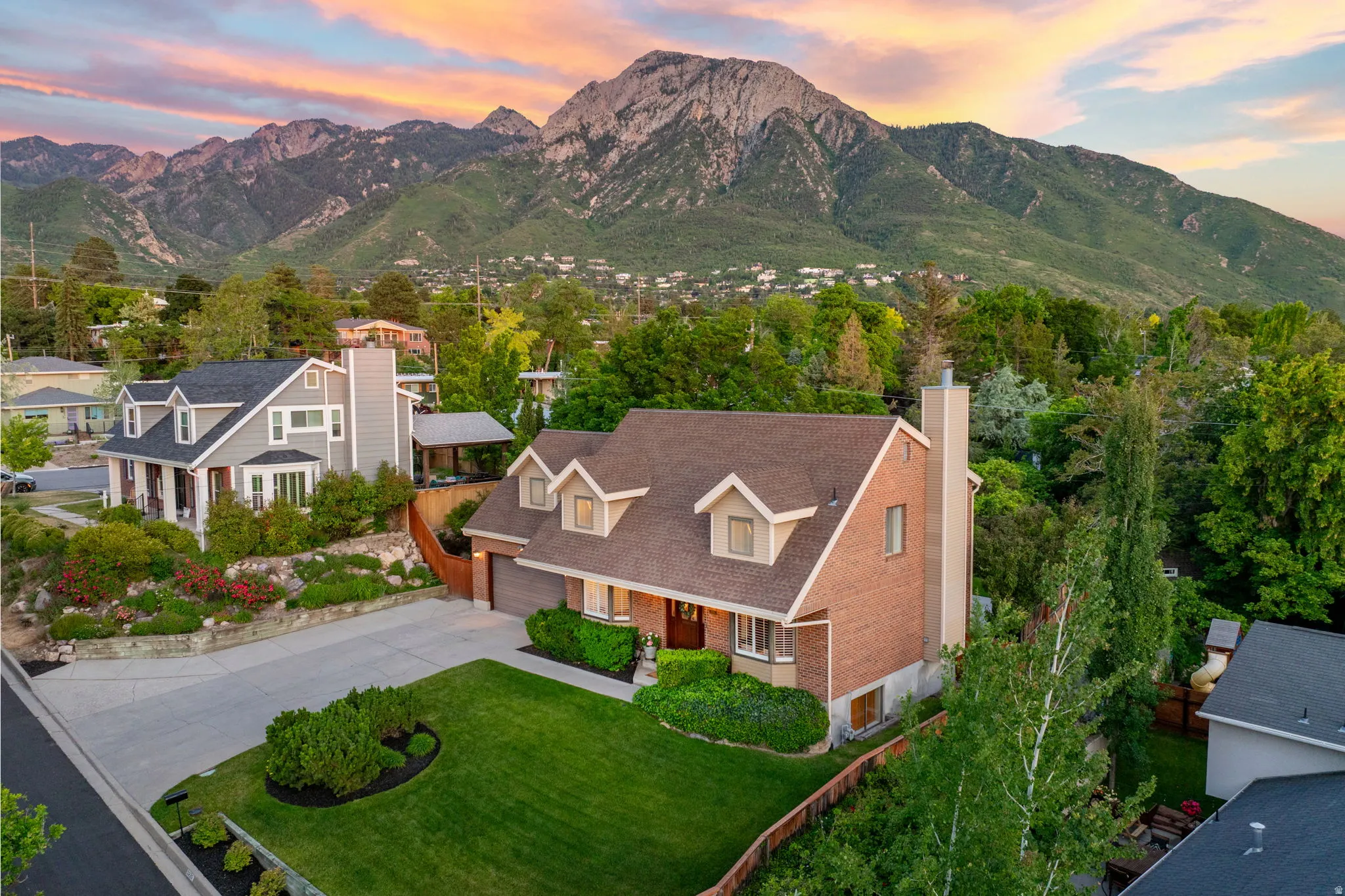 Quiet and private cul-de-sac on the high-east side of Salt Lake City (Holladay).