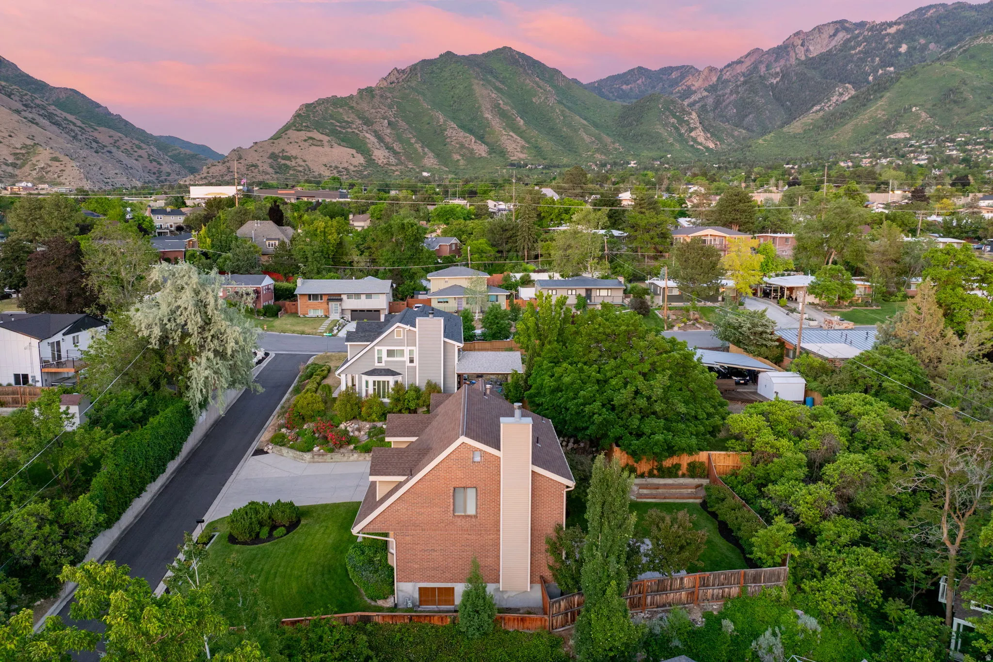 Quiet and private cul-de-sac on the high-east side of Salt Lake City (Holladay).
