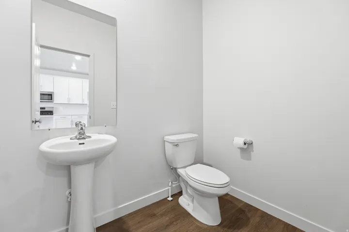 1/2 Bathroom