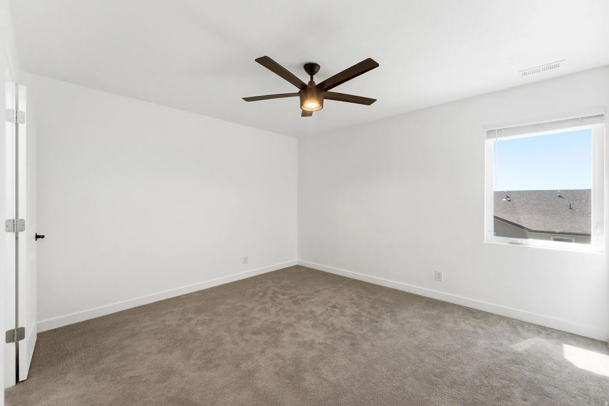 Neutral wall tones with carpet flooring