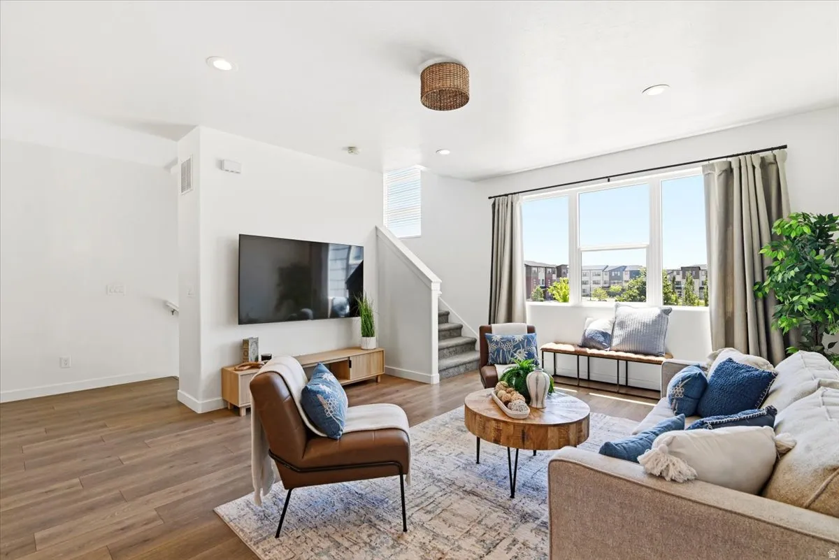 Large living area to host gatherings with friends and family.