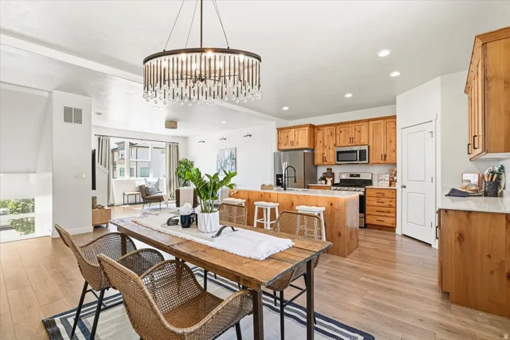 Beautiful hanging light over the dining table.