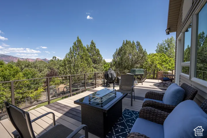 Expansive outdoor deck featuring wood-finish flooring, cable railing, and siding exterior