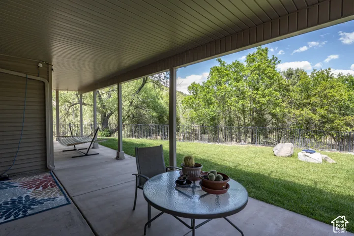 Covered patio featuring a concrete surface and a paneled ceiling