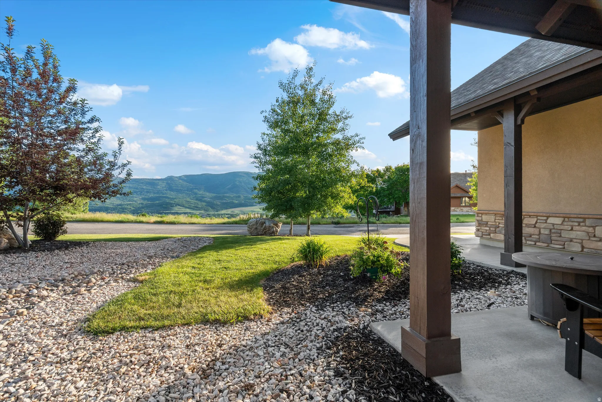 Covered patio with a concrete slab and robust wood columns