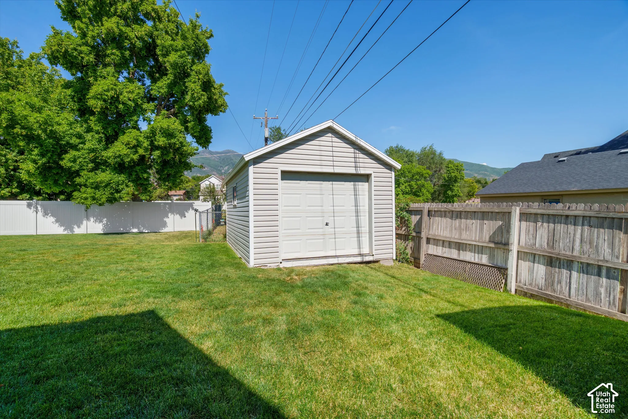 Detached 12x18 shed/shop