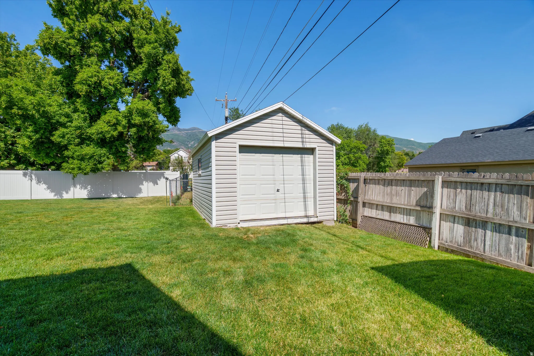 Detached 12x18 shed/shop