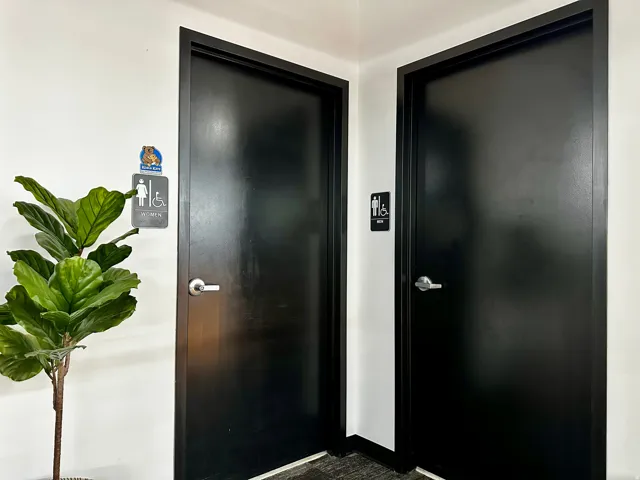 Upstairs Bathroom - Suite B