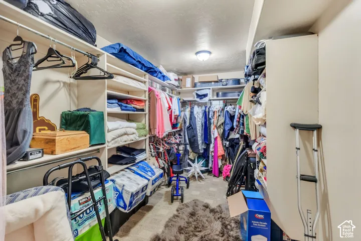 Large whttps://www.utahrealestate.com/lip/photo/listno/2163076#alk in closet