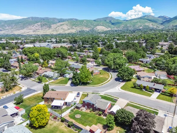 Residential neighborhood featuring mature trees and mountain scenery