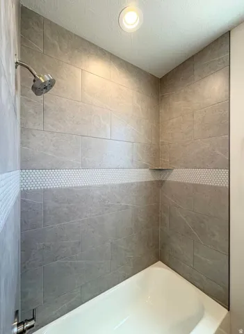 2nd floor hall bath
