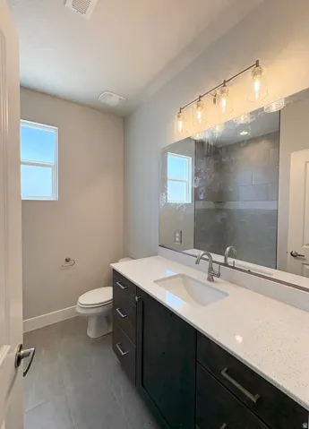 2nd floor hall bath
