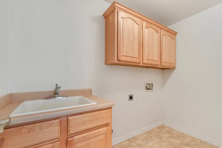 Laundry Room with large sink, electric dryer hookups