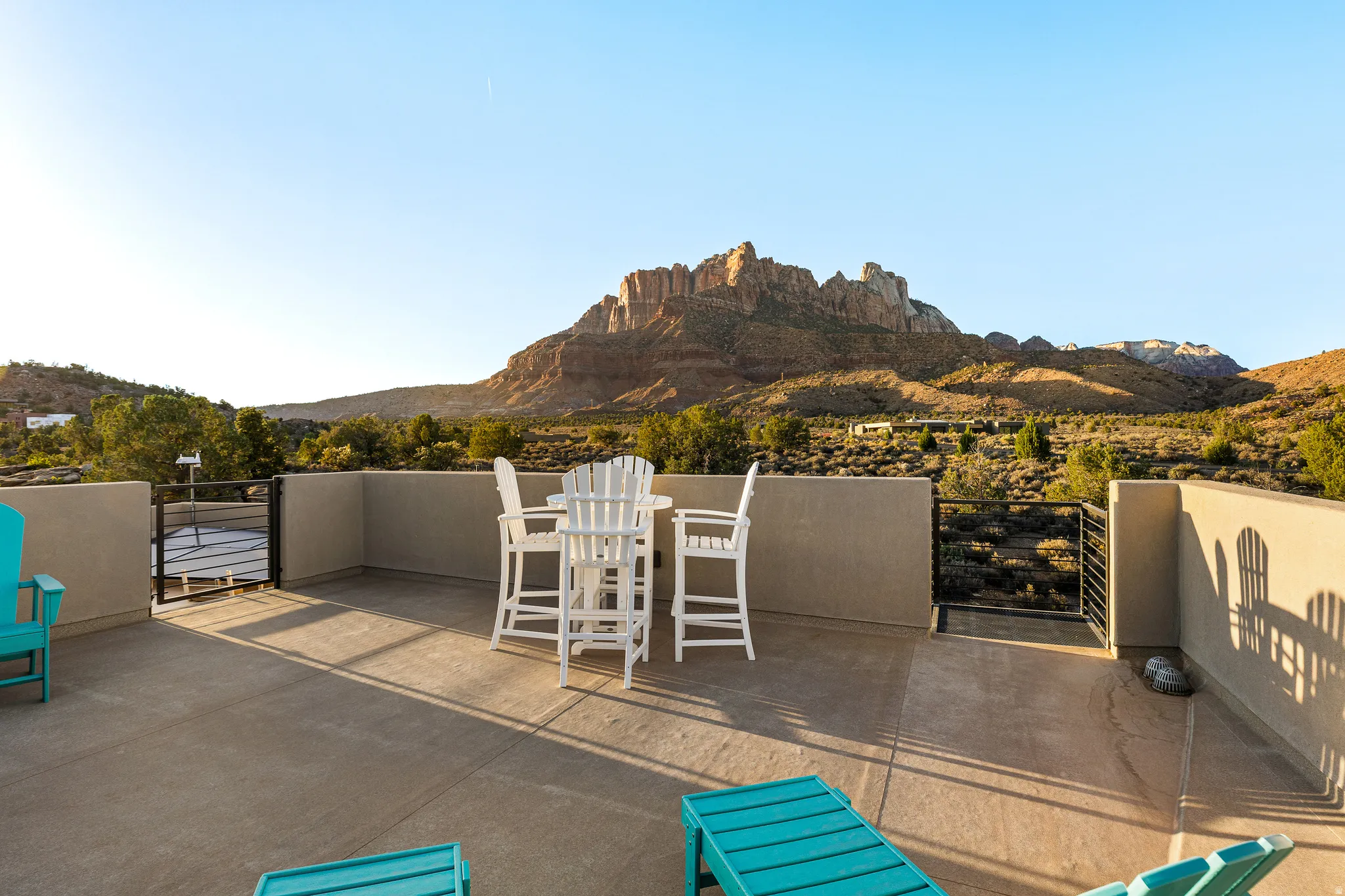 Rooftop deck with dining and lounge seating and a full 360-degree canyon vantage.