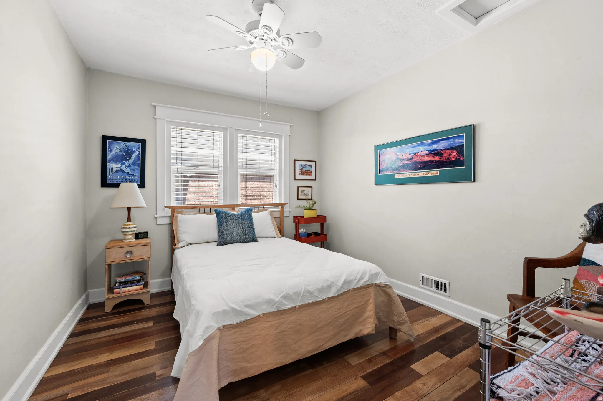 Second bedroom featuring wood-finish flooring, a ceiling fan with integrated lighting, window blinds and closet