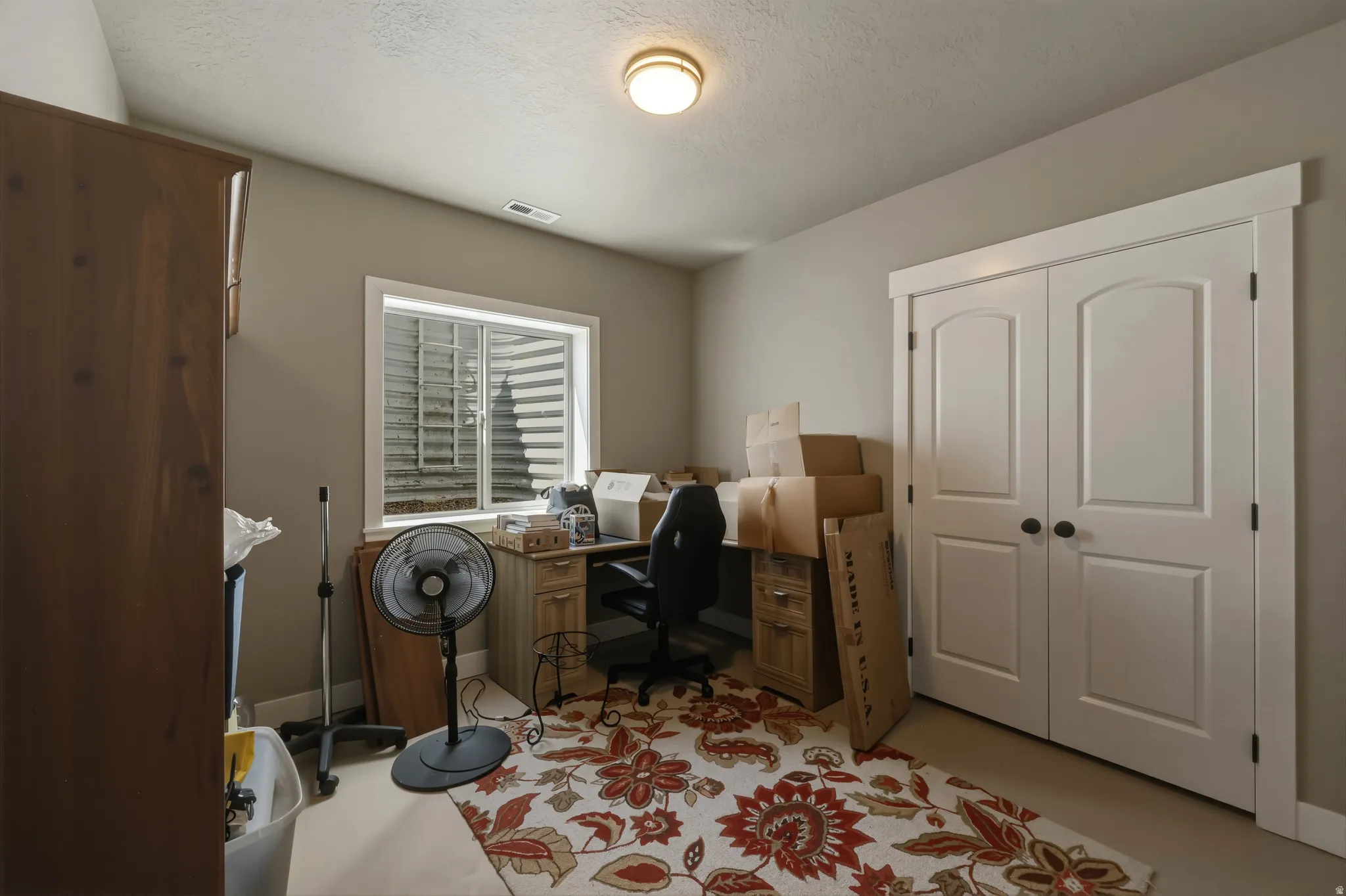Recessed window with exterior well