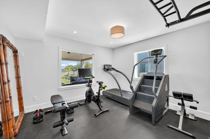 Dedicated fitness room featuring recessed lighting and a ceiling-mounted light fixture