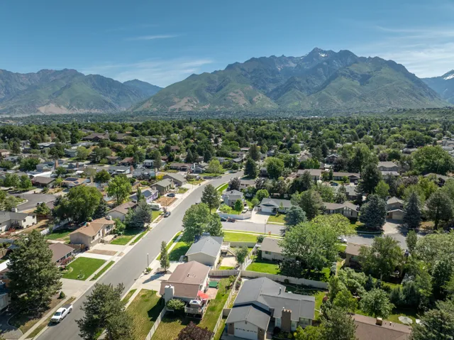 Expansive neighborhood featuring mature trees and established residential properties