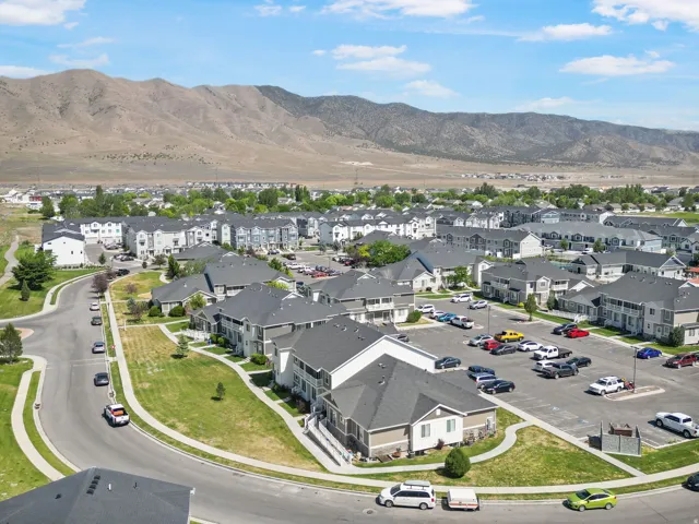 Overlooking the community, this bird's-eye view offers a breath of fresh Eagle Mountain air alongside stunning 360-degree mountain vistas and expansive blue skies.