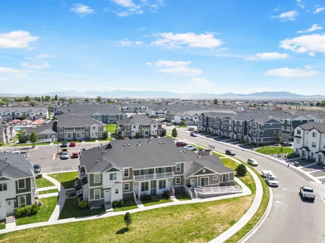 Overlooking the community, this bird's-eye view offers a breath of fresh Eagle Mountain air alongside stunning 360-degree mountain vistas and expansive blue skies.