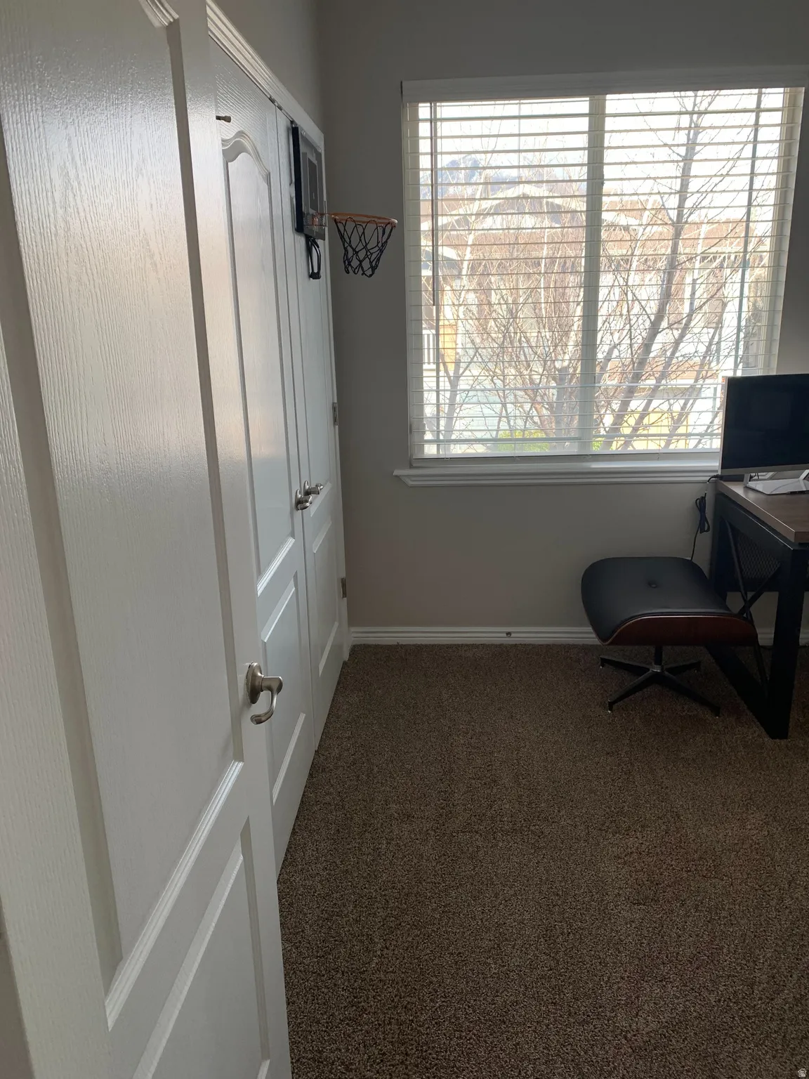 Neutral wall paint with textured carpet flooring